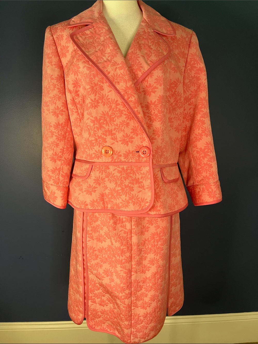 Bandolino ladies bubblegum pink brocade jacket & skirt, vintage suit, sz 14, 2pc